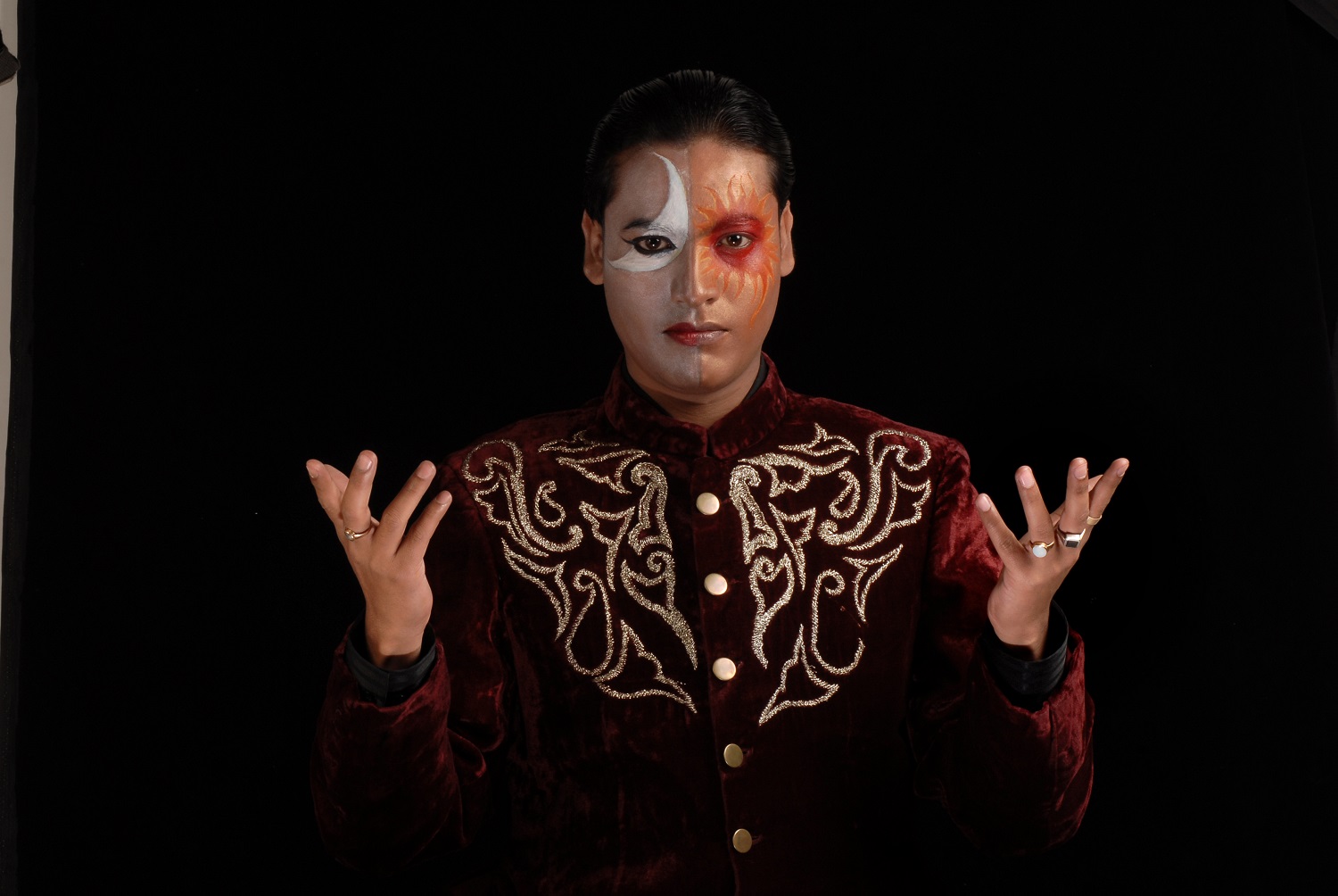 Jadu Samrat Vikram performing on stage